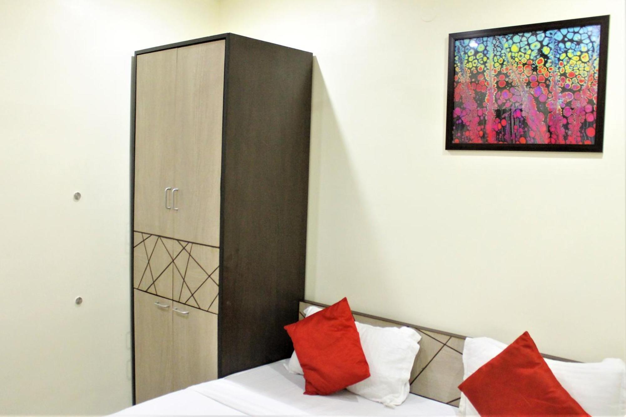 Reliable Inn Calcutta Buitenkant foto